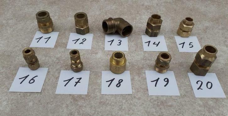 10 accessoires en laiton, Bricolage & Construction, Tuyaux & Évacuations, Enlèvement ou Envoi