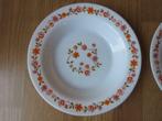 vintage arcopal 2 assiettes profondes motifs scania, Ophalen of Verzenden, Zo goed als nieuw, Bord(en)