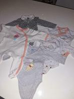 lot 4 bodys et 1 pyjama 1-3mois, Enfants & Bébés, Enlèvement, Utilisé