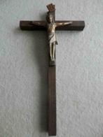 crucifix en bois antique avec figure du Christ, Antiquités & Art, Enlèvement ou Envoi