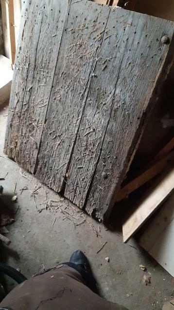 Ancienne porte grenier de grange en chêne d'époque avec clou