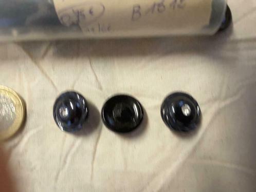 18 mm glanzend zwarte knopen met een parel B1812, Hobby en Vrije tijd, Naaien en Fournituren, Nieuw, Knoop of Knopen, Ophalen of Verzenden