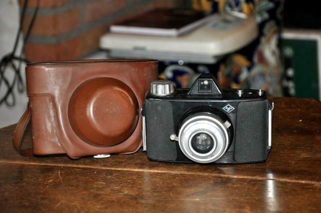 Un appareil photo ancien argentique, marque AGFA
