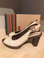 Sandalen (beige) - maat 39 - nieuw