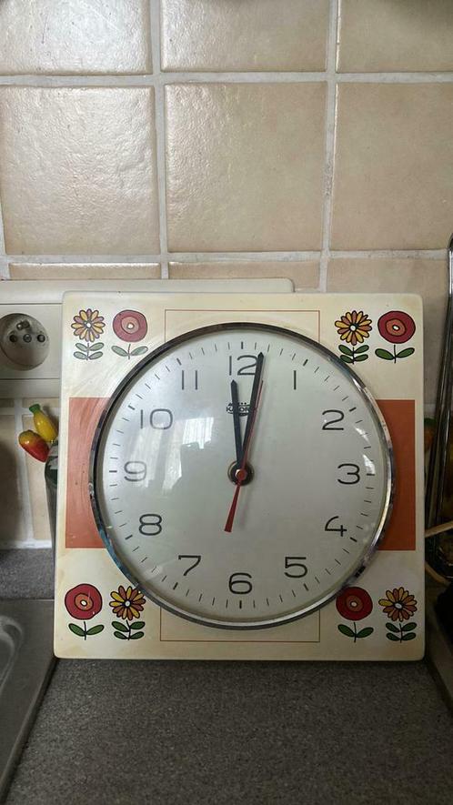 ancienne horloge murale de cuisine année 70 très bon état, Antiquités & Art, Antiquités | Horloges