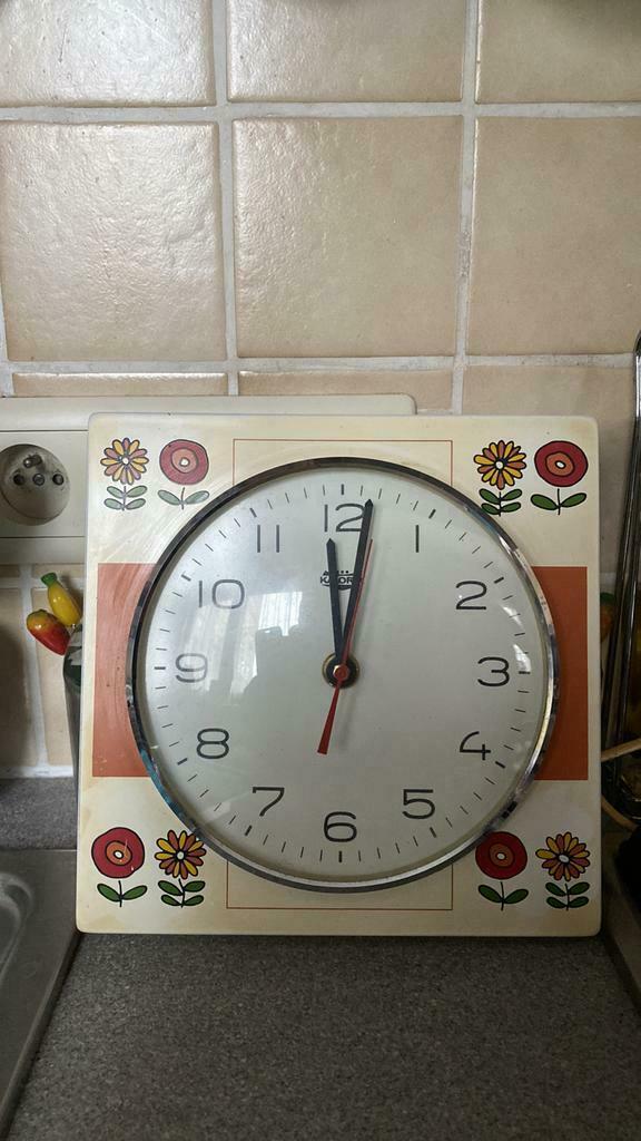 oude keuken wandklok jaar 70 zeer goede staat, Antiek en Kunst, Antiek | Klokken