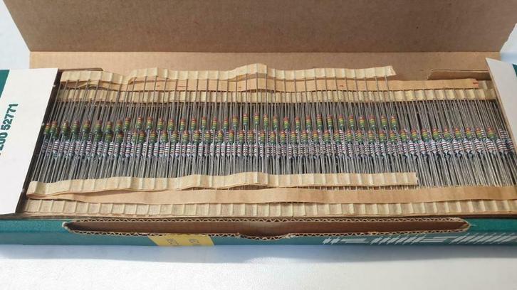 jw1040: 1780 stuks precisie weerstanden 0.25W,  13 soorten, Hobby en Vrije tijd, Elektronica-componenten, Nieuw, Ophalen