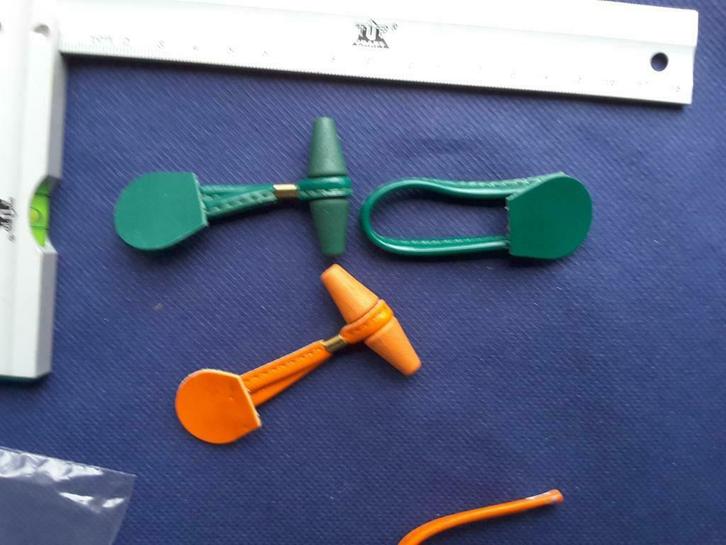 brandebourg imitation cuir orange ou vert vif bûchette bois, Hobby & Loisirs créatifs, Couture & Fournitures, Neuf, Enlèvement ou Envoi