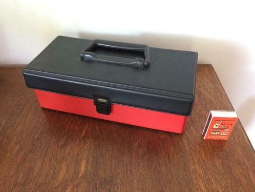 Klein rood/zwart koffertje voor cassettebandjes jaren 70, Cd's en Dvd's, Cassettebandjes, Zo goed als nieuw, Accessoires, Pop