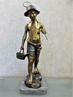 Mooie oude bronzen beeld van een blije vissers jongen, Comme neuf, Humain, Enlèvement ou Envoi