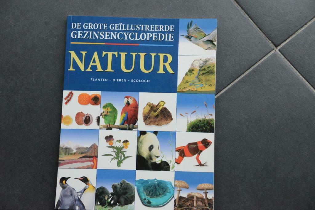 Natuur. De Grote Geïllustreerde Gezinsencyclopedie., Enlèvement ou Envoi, Comme neuf, Nature en général