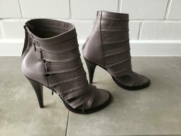 Sandale en cuir de la maison de couture A.F. VANDEVORST, Enlèvement ou Envoi, A.f. Vandevorst, Chaussures à haut talons, Comme neuf