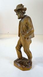 statue en bois : Homme avec chapeau et sac à dos. Forêt Noir, Enlèvement ou Envoi