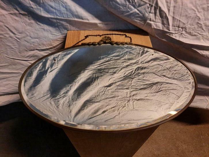Antieke ovale spiegel. Met ketting om op te hangen, Antiek en Kunst, Antiek | Spiegels, 50 tot 100 cm, Minder dan 100 cm, Ovaal
