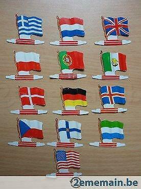 13 metalen vlaggen (l'alsacienne) Alsacienne, Diversen, Vlaggen en Wimpels, Ophalen of Verzenden