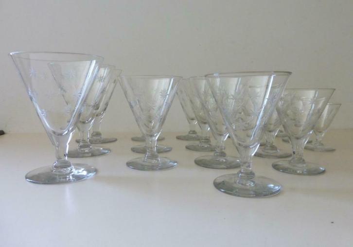 oud verfijnd glazenset, Antiek en Kunst, Antiek | Glaswerk en Kristal, Ophalen of Verzenden