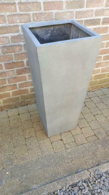 polyester  beschikbaar voor biedingen