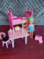 Kleine Barbie stapelbed tafel stoel..., Comme neuf, Enlèvement ou Envoi