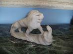 Magnifique ancienne sculpture en marbre représentant un lion, Antiquités & Art, Enlèvement ou Envoi