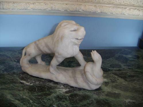 Magnifique ancienne sculpture en marbre représentant un lion, Antiquités & Art, Art | Sculptures & Bois, Enlèvement ou Envoi