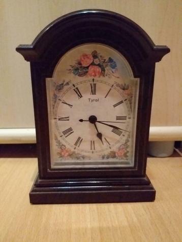 Petite horloge beschikbaar voor biedingen
