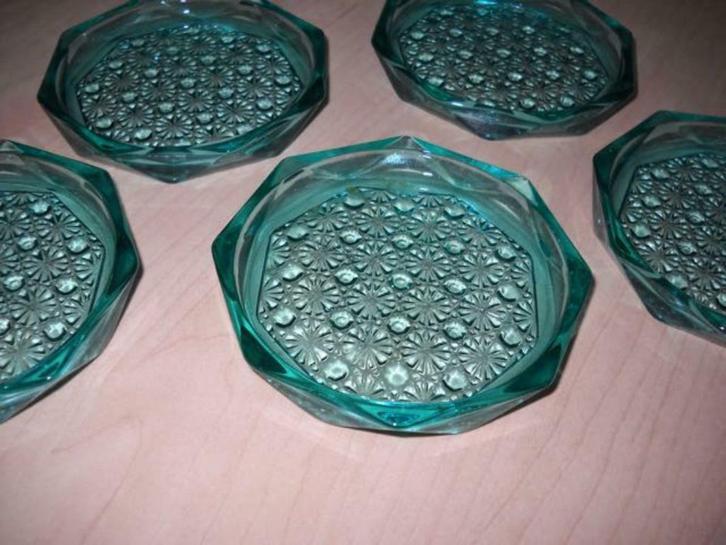 12 sous-verres en verre (2 séries différentes de 6 pièces), Huis en Inrichting, Keuken | Servies, Gebruikt, Overige typen, Overige stijlen