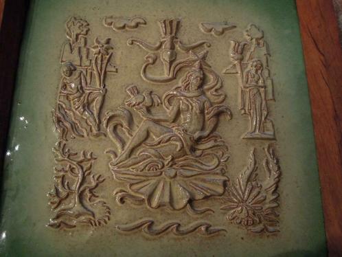 muurtegel keramiek Aphrodite met duif Poterie de Sterreberg, Antiquités & Art, Antiquités | Céramique & Poterie, Enlèvement ou Envoi
