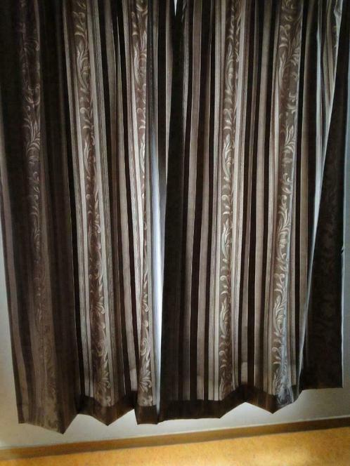 3 rideaux identiques (seulement 1 an et vendus à, Maison & Meubles, Ameublement | Rideaux & Stores à lamelles, Utilisé, 150 à 200 cm