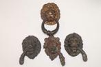 Cinq appliques de lions en bronze ancien
