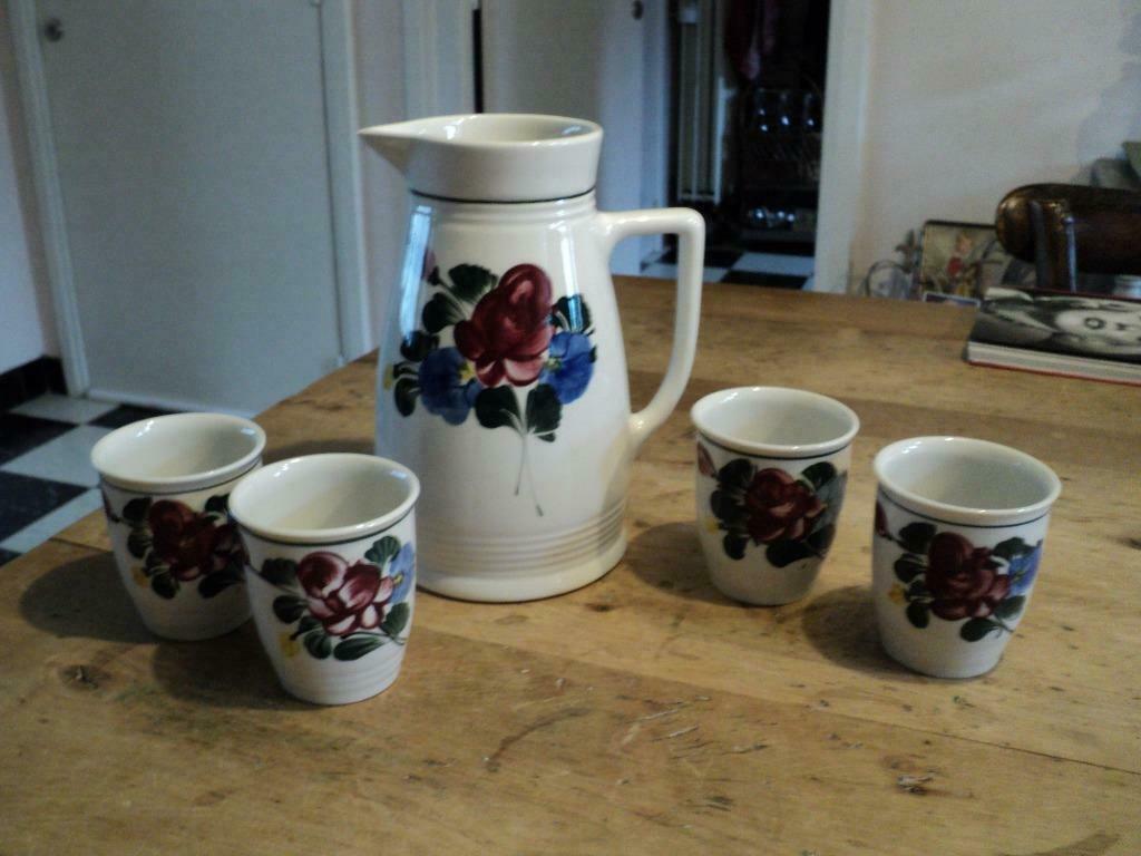 LILIEN PORZELLAN AUSTRIA  kan en 4 drinkbekers, Ophalen of Verzenden