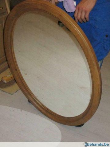 Spiegel ovaal beschikbaar voor biedingen