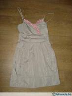 nieuw cocktailjurk, grijs met roze boord-New Look-Ltd ed -S, Kleding | Dames, Jurken, Ophalen of Verzenden, Nieuw, Maat 36 (S)