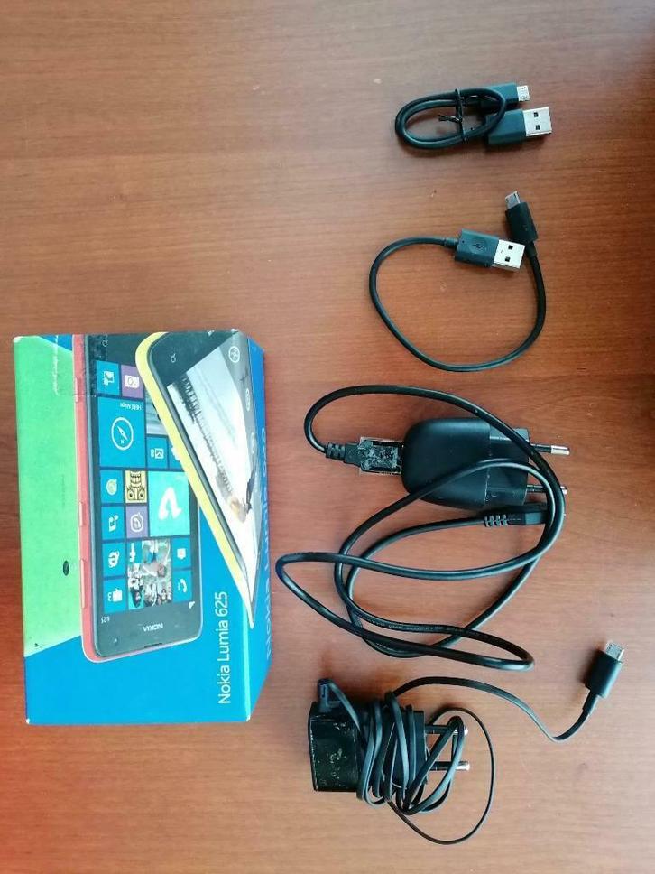 Chargeurs smartphone Nokia 625 630 originals, Télécoms, Téléphonie mobile | Chargeurs pour téléphone, Utilisé, Nokia, Enlèvement ou Envoi