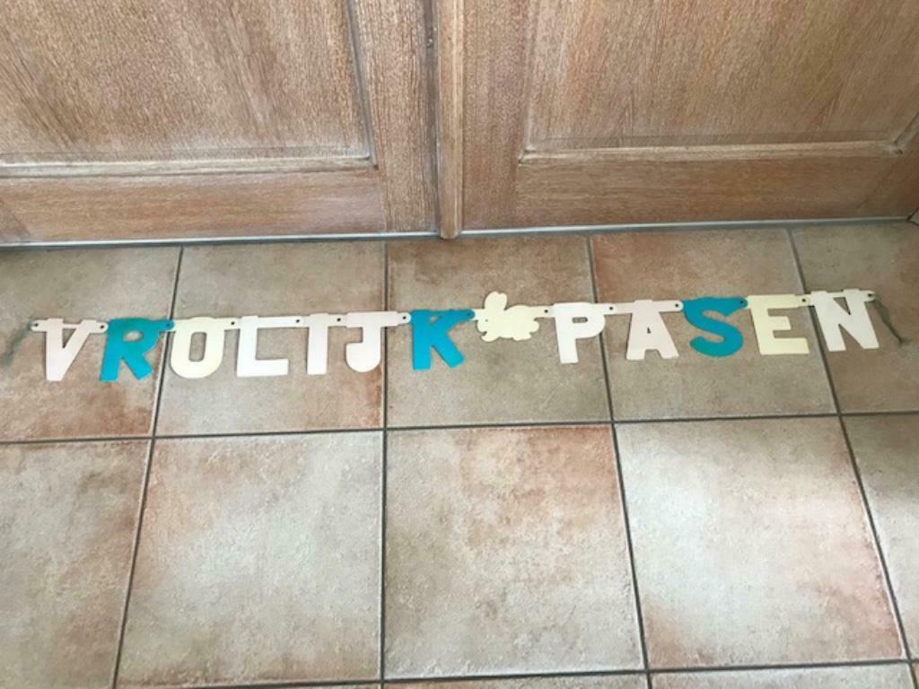 Paasdecoratie banner "Vrolijk Pasen" - 135x11cm (zn2258), Ophalen of Verzenden, Zo goed als nieuw