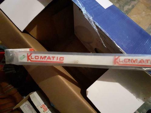 Klomatic automatische instaplijsten plint 83cm, Doe-het-zelf en Bouw, Plinten en Afwerking, Nieuw, Plinten, Minder dan 100 cm