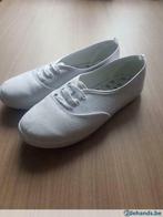 Witte sneakers te koop, Vêtements | Femmes, Chaussures, Enlèvement ou Envoi, Neuf, Blanc, Chaussures de sports