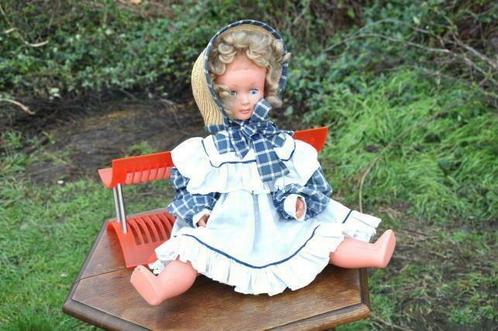 ancienne poupée avec vêtement et chapeau de paille, Antiquités & Art, Antiquités | Jouets, Enlèvement ou Envoi