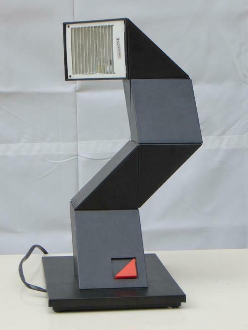 ZIGZAG bureaulamp E-LITE design SHUI CHAN, Antiek en Kunst, Kunst | Designobjecten, Ophalen