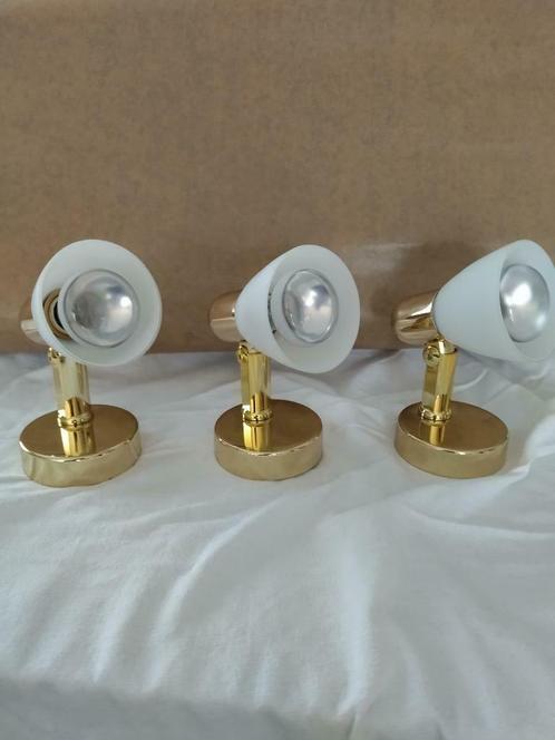 Spots Orientables avec globes en opaline +Applique murale, Huis en Inrichting, Lampen | Spots, Gebruikt, Plafondspot of Wandspot
