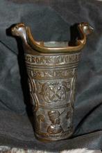 Seau à eau bénite en bronze daté 1556, Antiquités & Art, Enlèvement ou Envoi