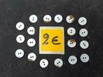 lot van 19 parelmoer knopen 11 mm wit 2 gaats B20112, Hobby en Vrije tijd, Naaien en Fournituren, Ophalen of Verzenden, Nieuw