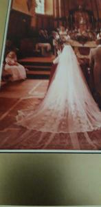 Prachtige bruidsjurk uit 1981, uit Venetiaanse kant/ m 38, Kleding | Dames, Trouwkleding en Trouwaccessoires, Gedragen, Ophalen
