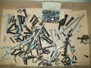 1 KLEIN LOT BOUTEN VAN M12 TOT M6  AAN SPOTPRIJS !! beschikbaar voor biedingen