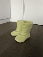 Woody pantoffels lichtgeel maat 26-30, Kinderen en Baby's, Ophalen of Verzenden, Gebruikt, Woody, Jongen of Meisje
