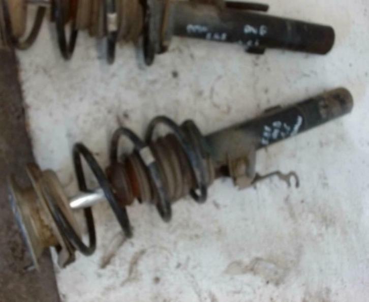 Amortisseur avant droit BMW E87 phase2 1.6i 90kw 2007-2011, Autos : Pièces & Accessoires, Suspension & Châssis, BMW, Utilisé, Enlèvement ou Envoi