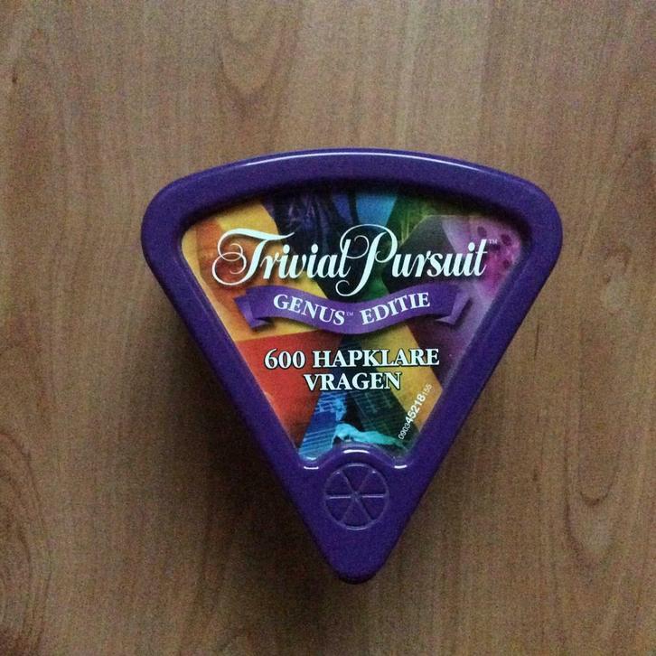 Trivial Pursuit: Genius Edition 600 hapklare vragen, Hobby en Vrije tijd, Gezelschapsspellen | Kaartspellen, Zo goed als nieuw