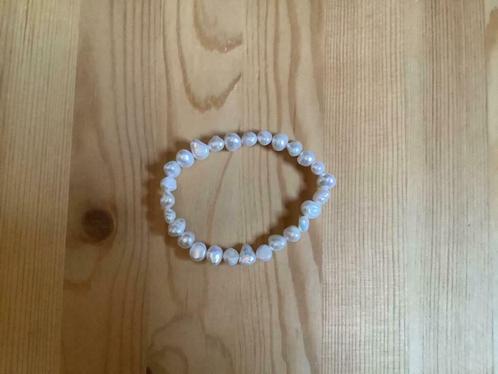 Armband met parels. NIEUW!, Handtassen en Accessoires, Armbanden, Nieuw, Elastiek, Wit, Verzenden