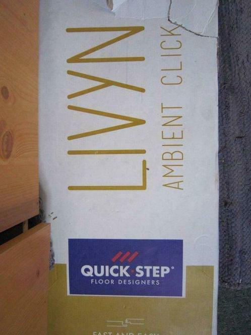 2 lattes Quick step Livyn ambient  béton gris chaleureux, Huis en Inrichting, Stoffering | Vloerbedekking, Nieuw, Grijs, Ophalen