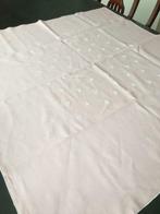 Ancienne nappe brodée main rose clair 110x102, Maison & Meubles, Comme neuf, Rose, Nappe ou Toile cirée