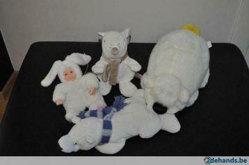 Lot van 4 knuffels beschikbaar voor biedingen